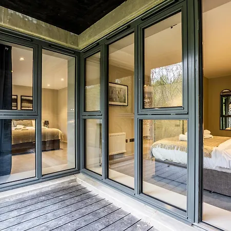 In Lake District アパート